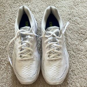ASICS running shoes - barely worn.